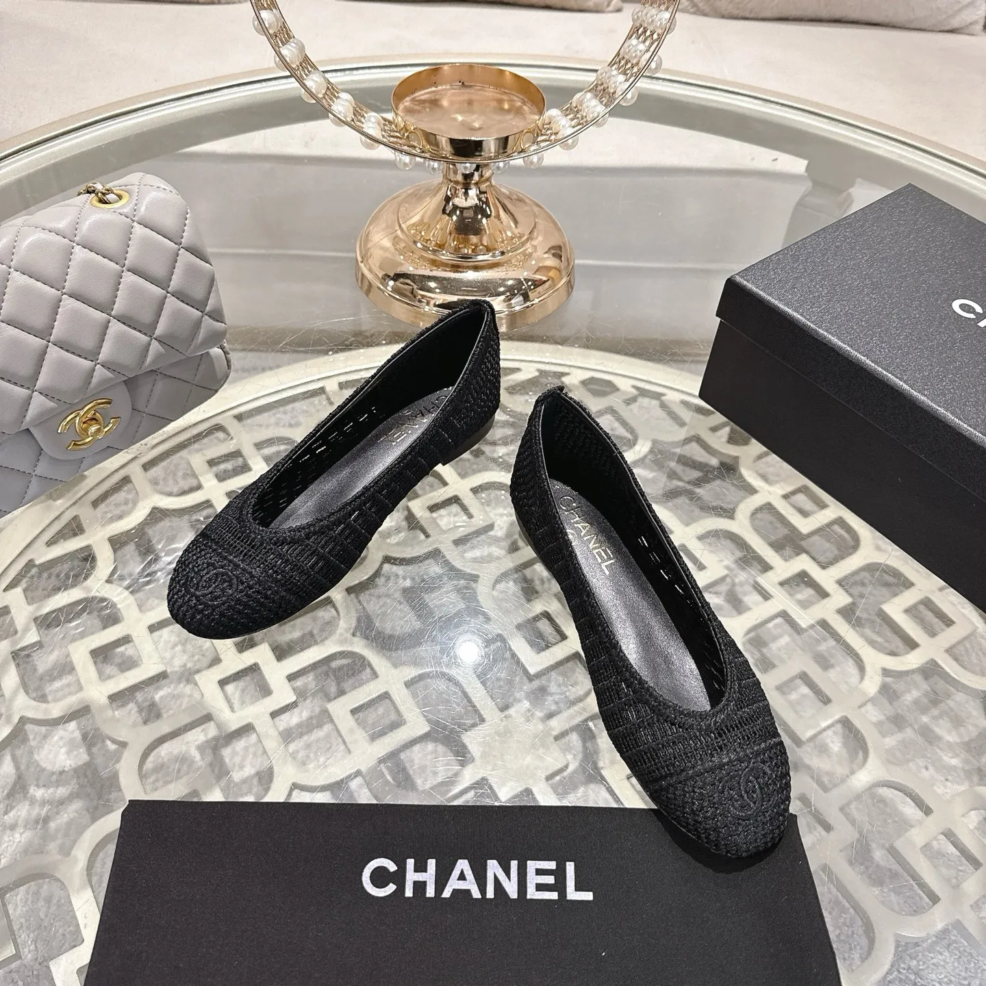 💕💕Factory direct selling price p540💕💕 Chanel 25SS finally releases woven ballet shoes‼ ️ Shoes worthy of their own article, I have to say that they are finally waiting for you! So elegant and chill. Wear it in the summer to enjoy the breeze and walk on the street. Round square toe design. Cute and cute~ The appearance is super online. When you wear it, you will feel like a wealthy daughter. I thought it was good-looking. Only when I put it on my feet do I know how easy it is to wear~ Upper: Exclusive custom-made mesh (comfortable and breathable) Foot pad: Sheepskin Outsole: Genuine leather sole imported from Italy Size: 35-39 (customized at 40.41.42)